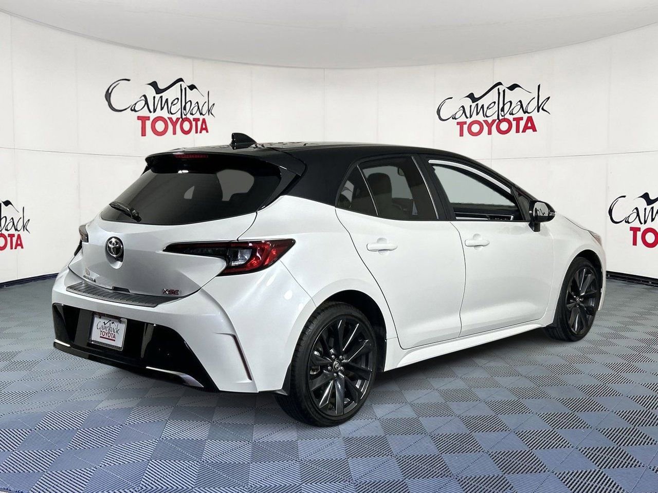 Used 2025 Toyota Corolla XSE FWD image 7