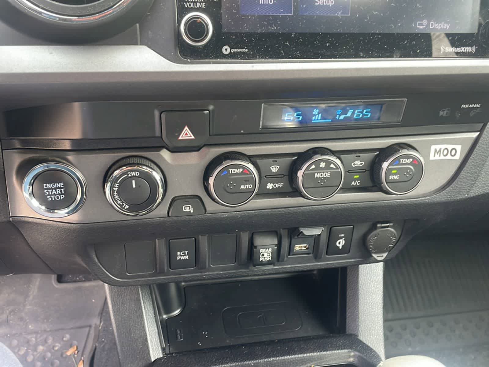 Used 2022 Toyota Tacoma TRD Off-Road AWD/4WD image 19
