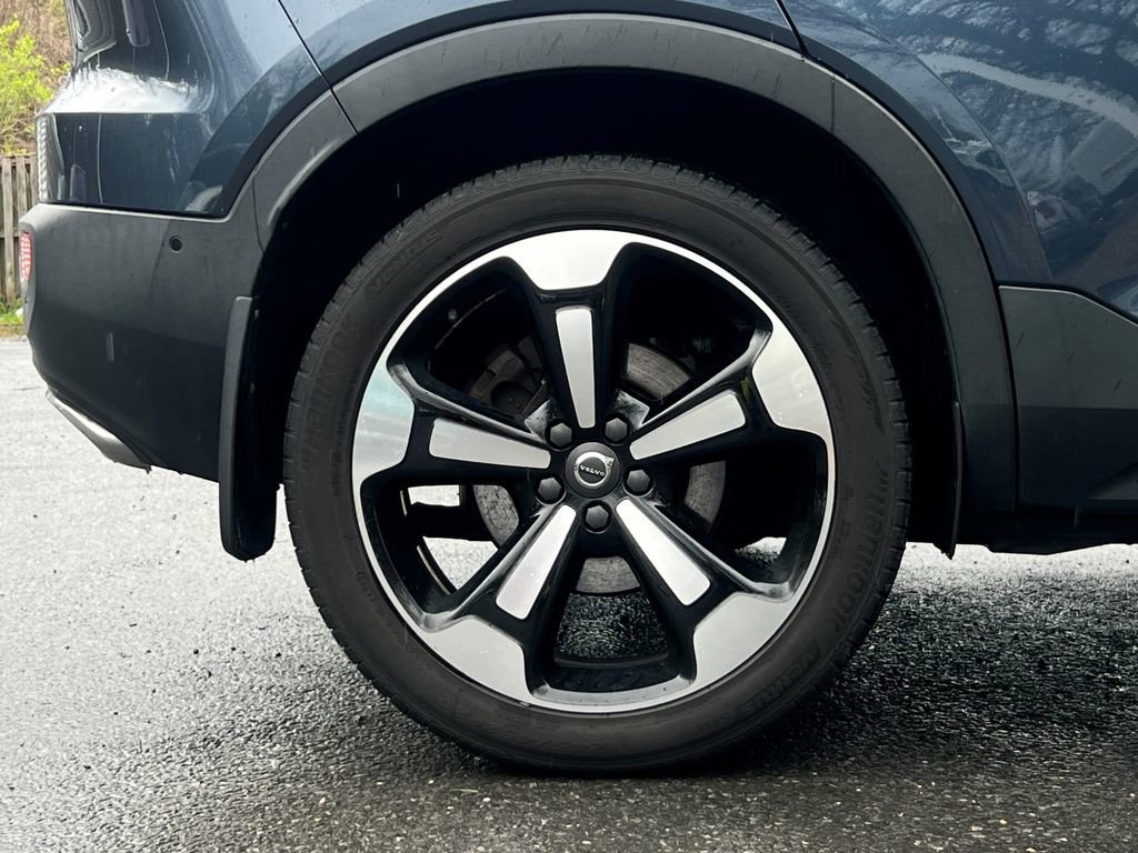 Used 2019 Volvo XC40 T5 Inscription image 9