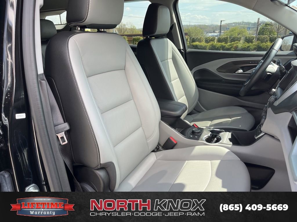 Used 2024 GMC Terrain SLT image 25