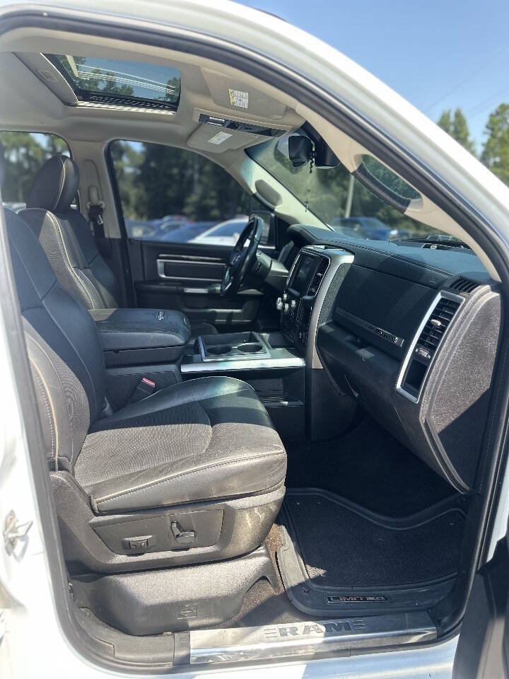Used 2014 RAM 1500 Limited RWD image 32