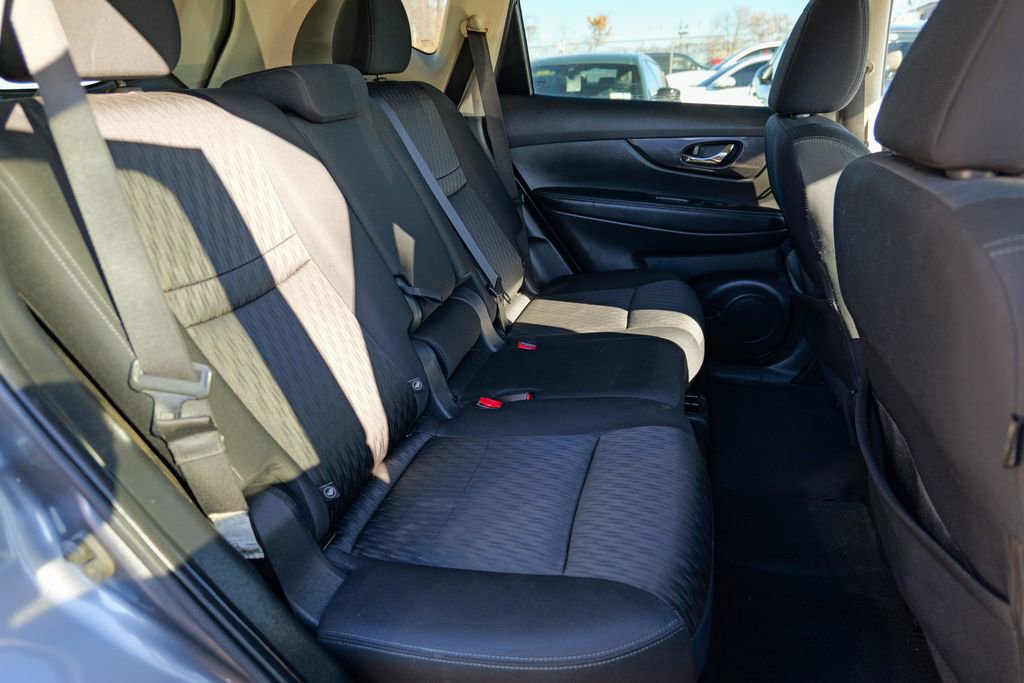 Used 2020 Nissan Rogue SV image 30