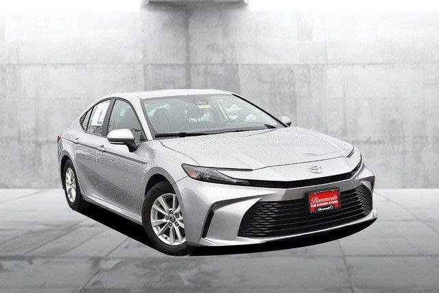 Used 2025 Toyota Camry LE image 2