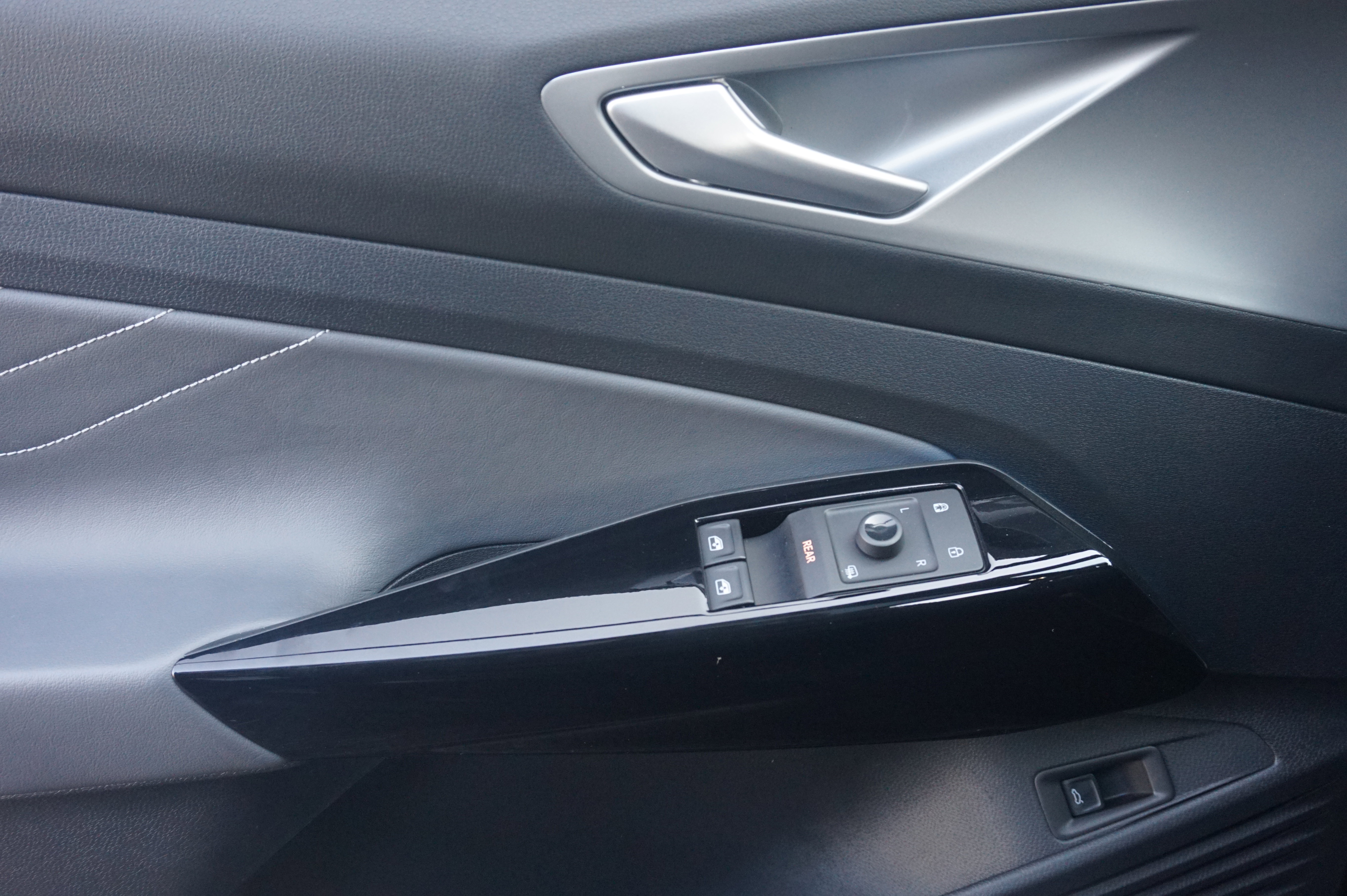 Used 2023 Volkswagen ID.4 S RWD image 16