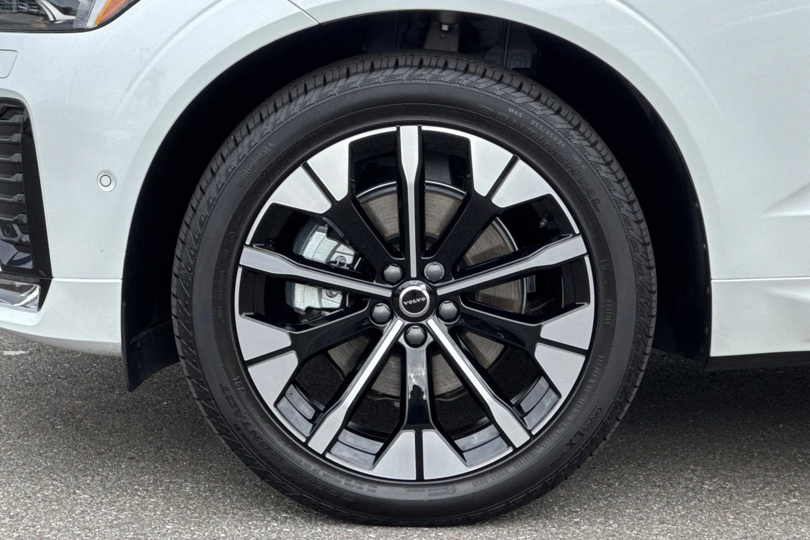 Certified 2026 Volvo XC60 B5 Plus w/ Protection Package Premier AWD/4WD image 32