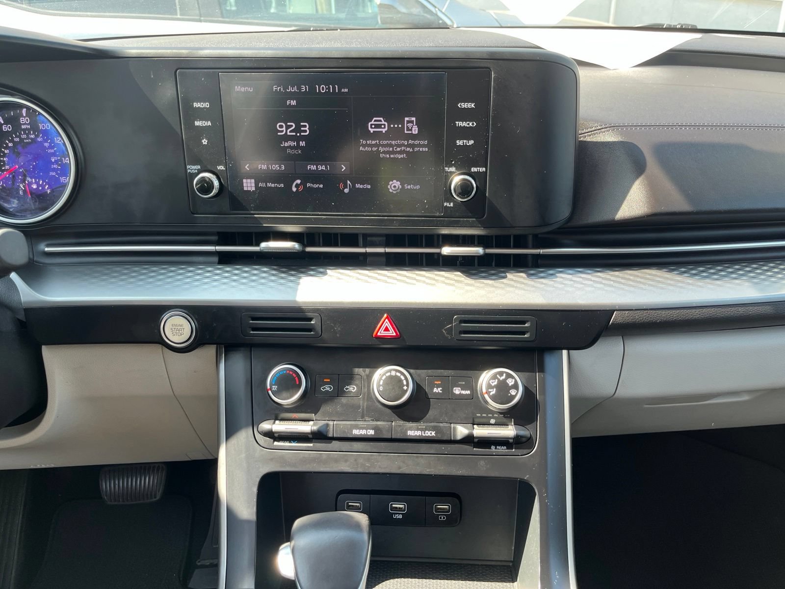 Used 2023 Kia Carnival LX FWD image 10