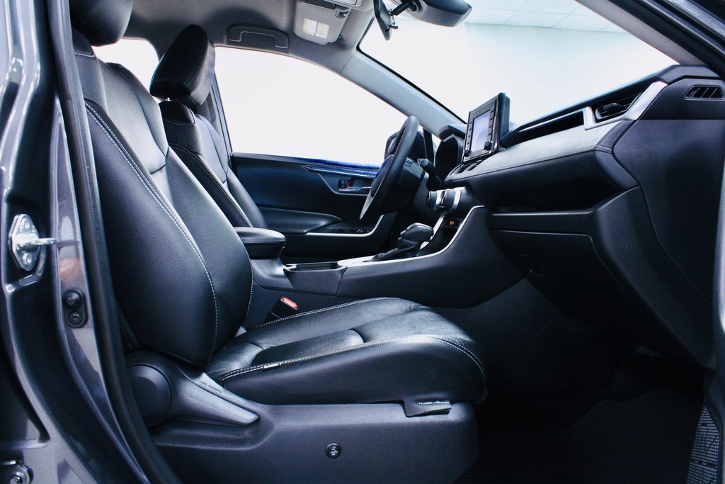 Used 2021 Toyota RAV4 XLE image 28