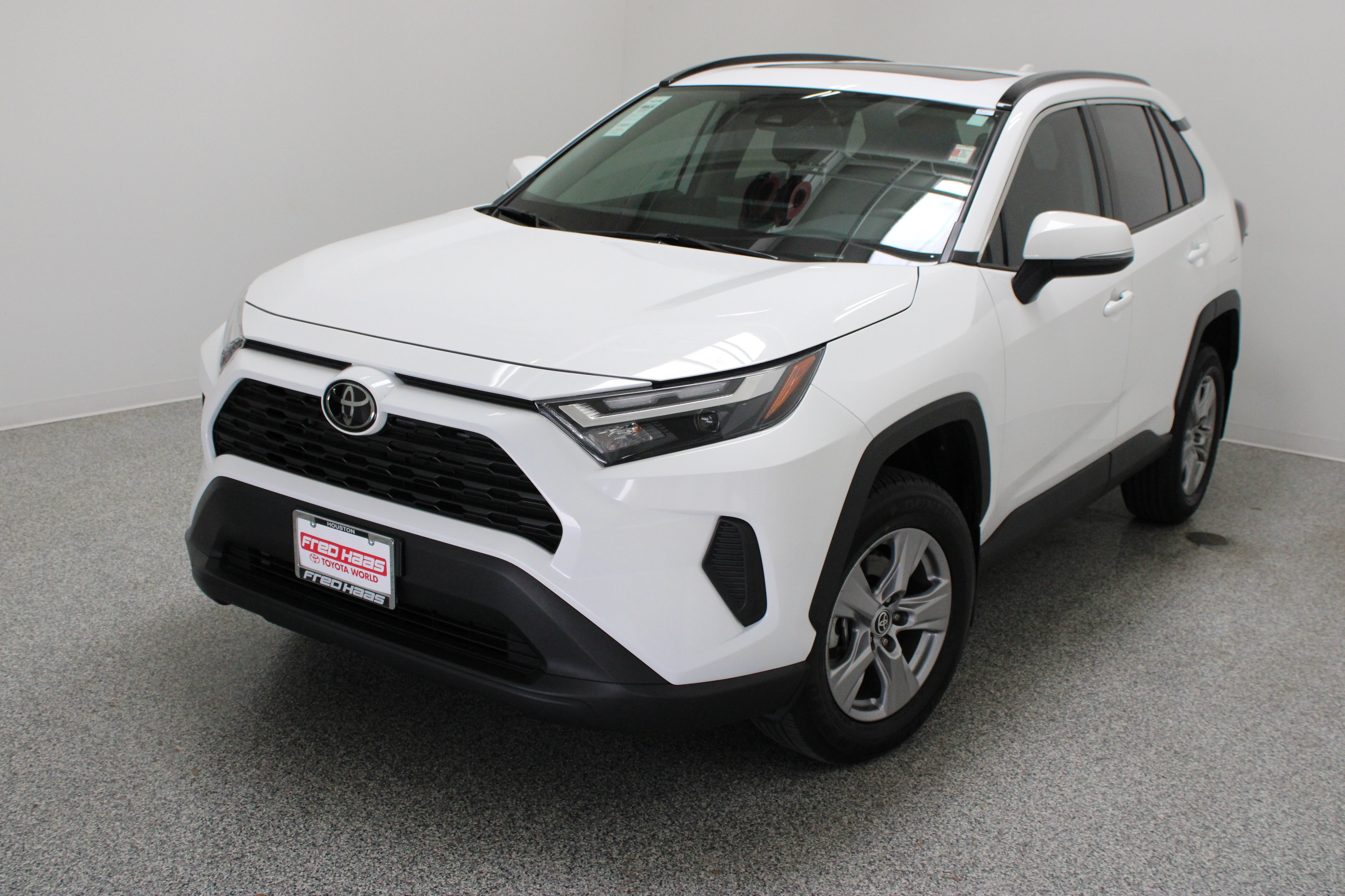Used 2025 Toyota RAV4 XLE w/ Convenience Package FWD image 2