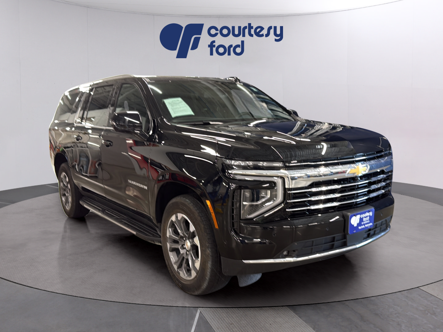 Used 2025 Chevrolet Suburban LT w/ Comfort Package AWD/4WD image 1