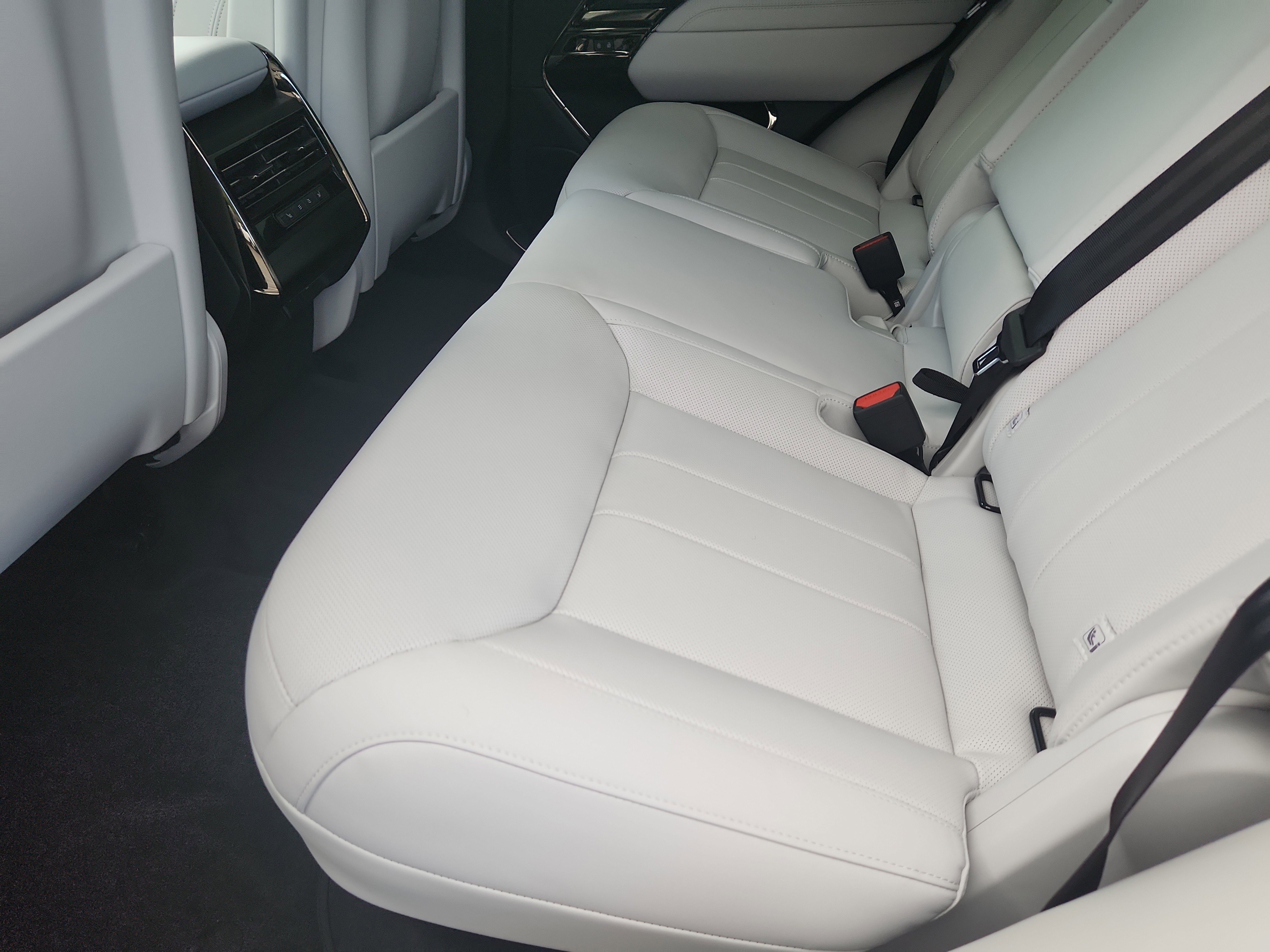 New 2025 Land Rover Range Rover Sport SE image 13