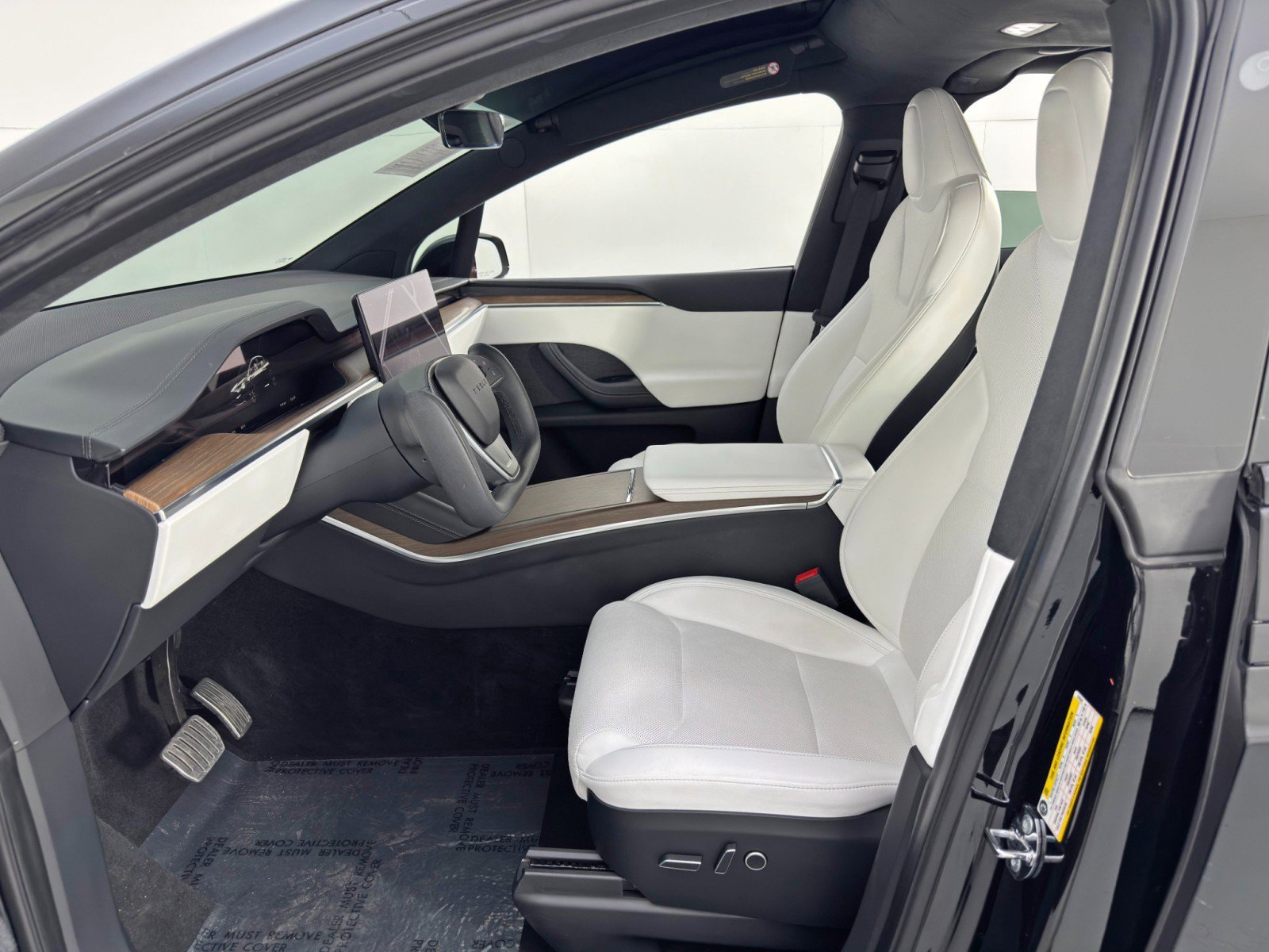 Used 2023 Tesla Model X image 15