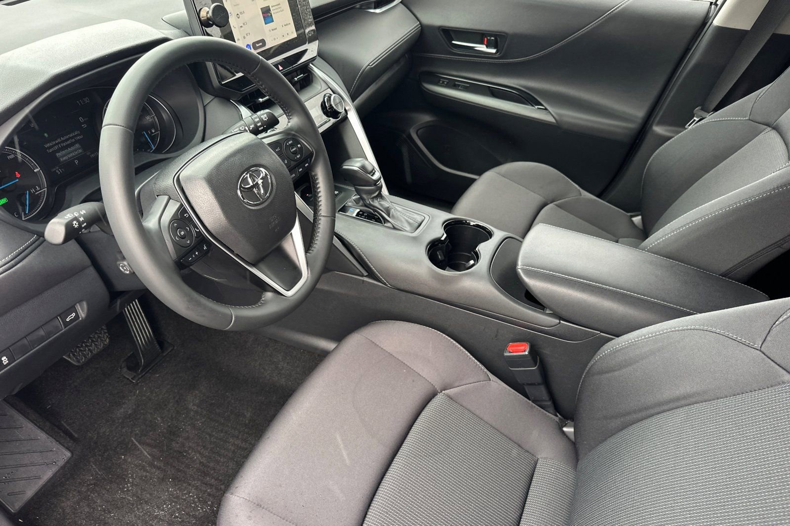 Used 2024 Toyota Venza LE image 10