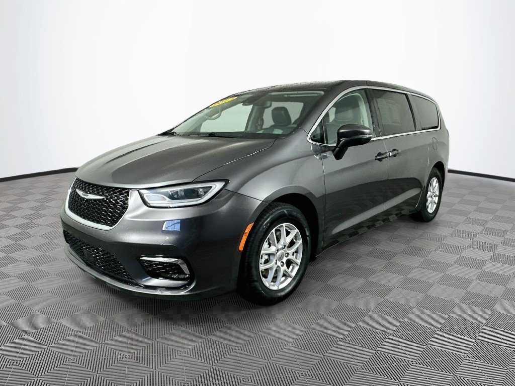 Certified 2023 Chrysler Pacifica Touring-L FWD image 5