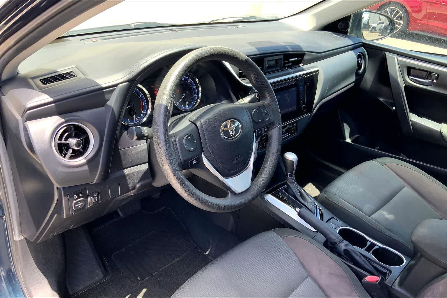 Used 2019 Toyota Corolla LE FWD image 2