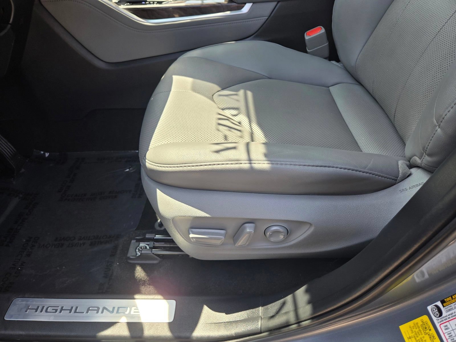 Used 2023 Toyota Highlander Limited FWD image 11