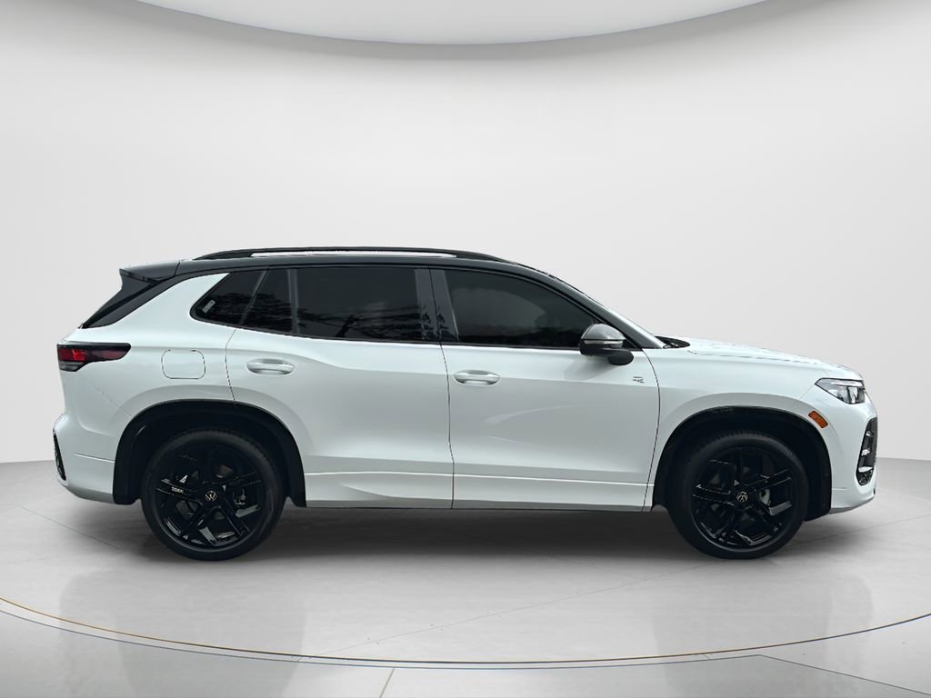 New 2026 Volkswagen Tiguan SE R-Line image 3