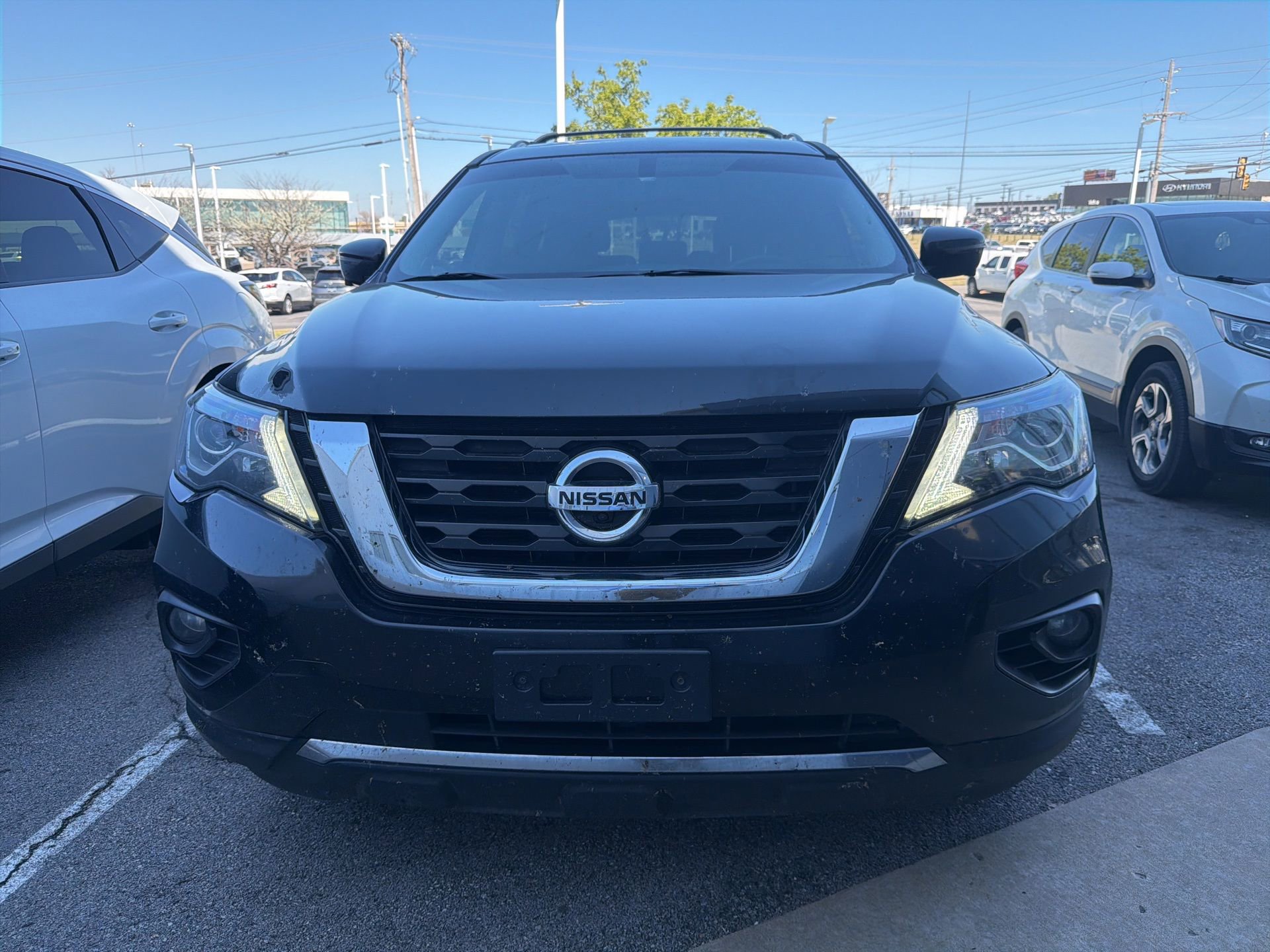 Used 2020 Nissan Pathfinder Platinum image 2