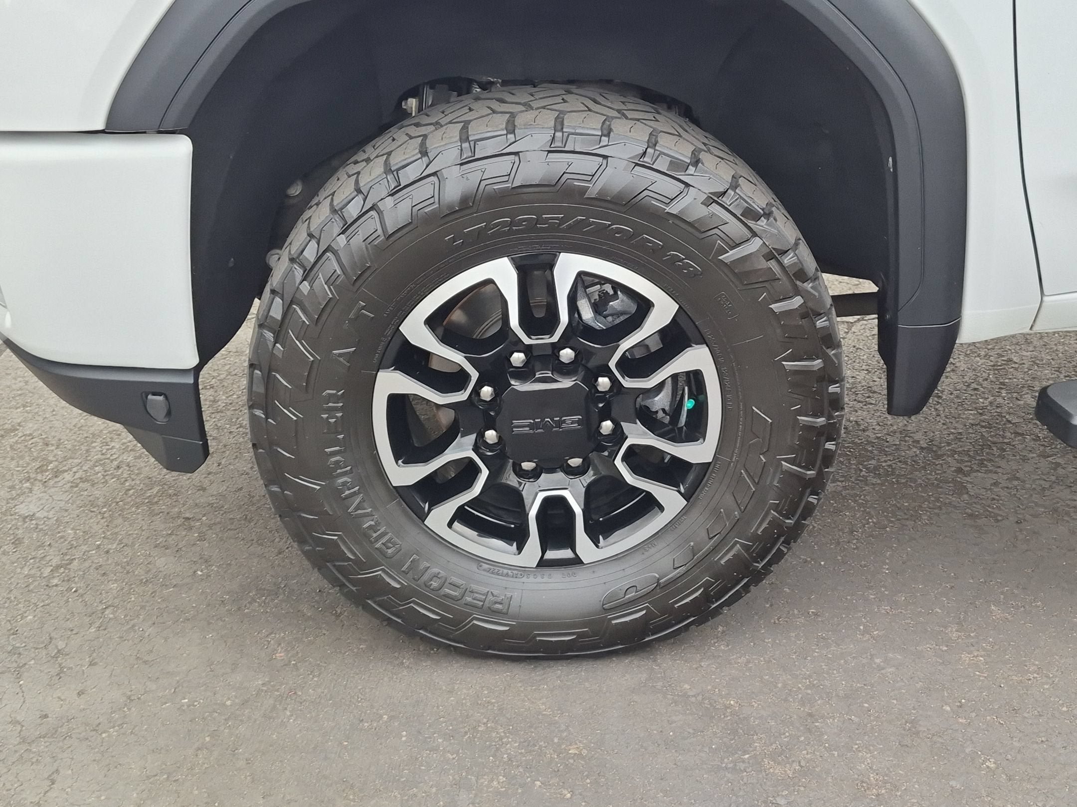 Used 2020 GMC Sierra 2500 AT4 w/ Technology Package AWD/4WD image 10