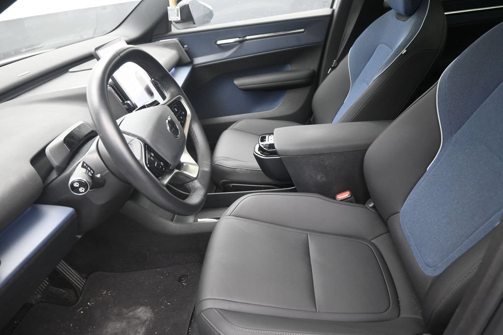 Certified 2025 Volvo EX30 Plus AWD/4WD image 13