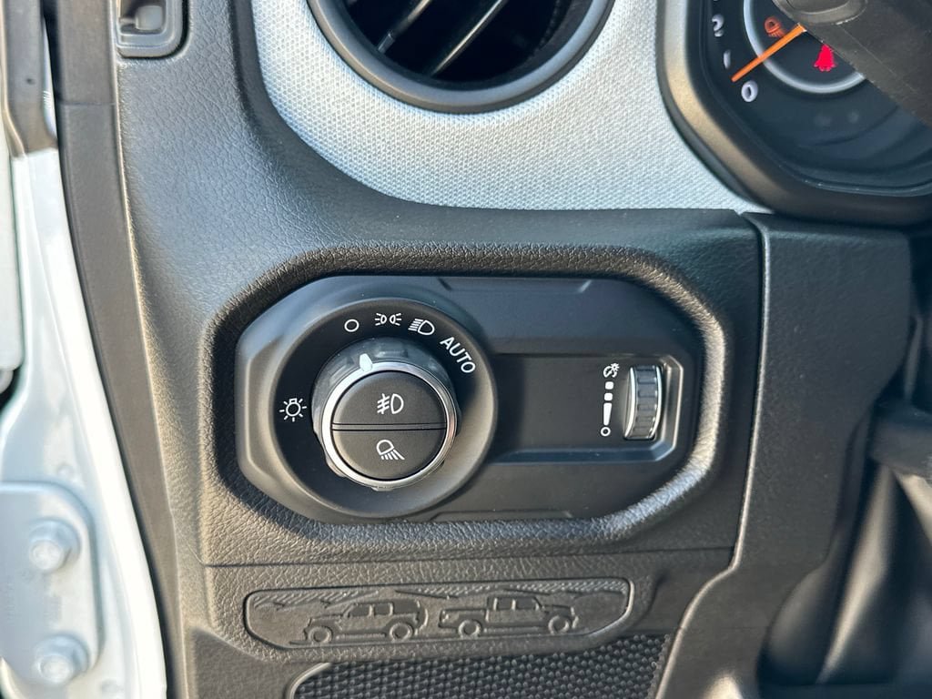 Used 2024 Jeep Gladiator Sport AWD/4WD image 30
