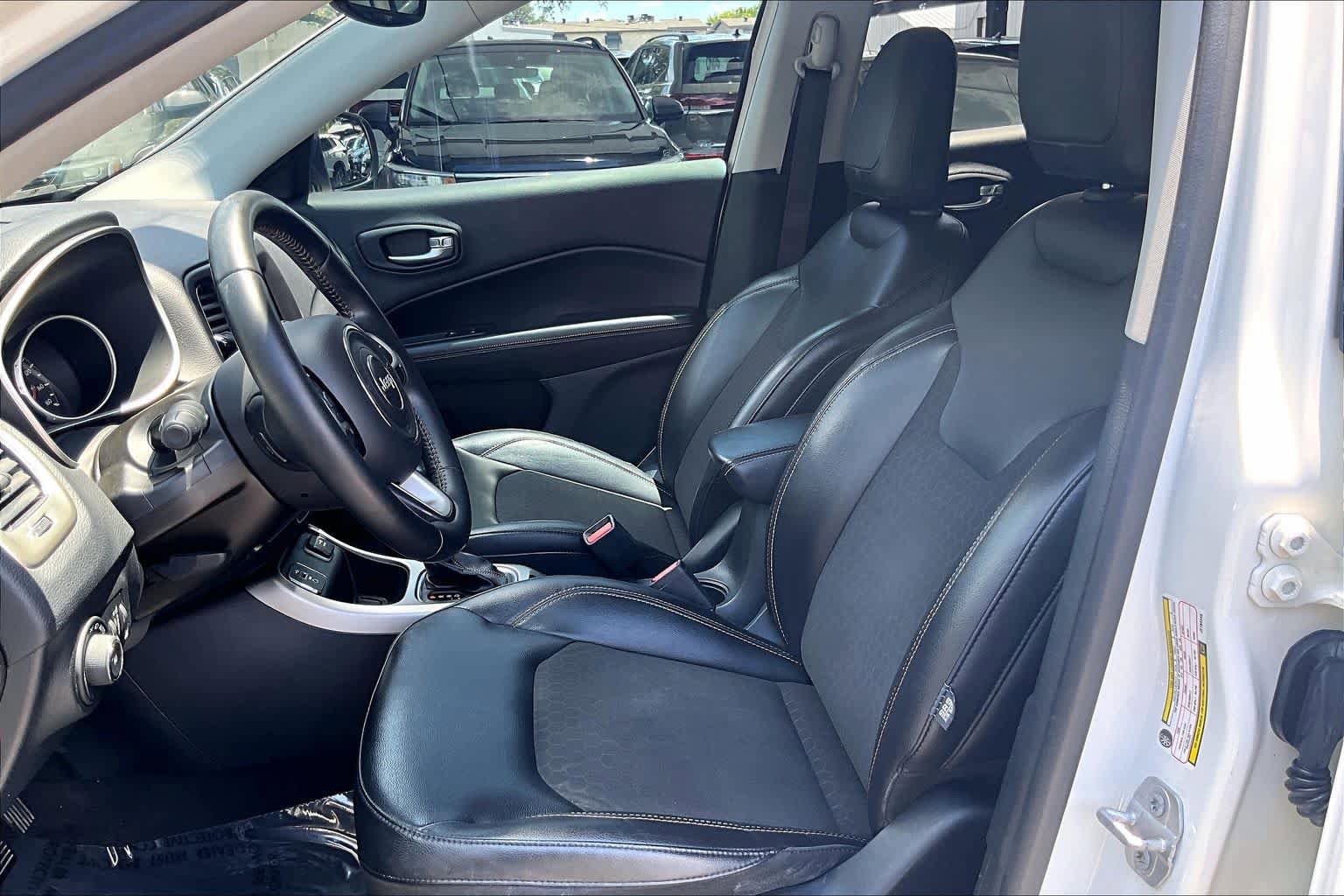 Used 2018 Jeep Compass Latitude w/ Popular Equipment Group FWD image 9