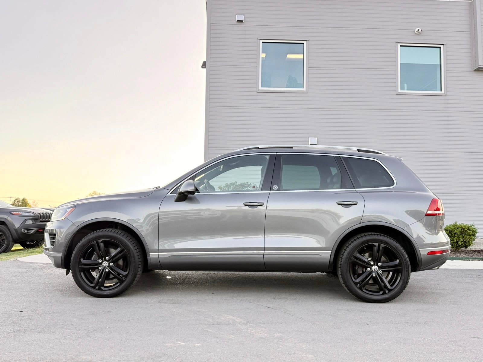 Used 2017 Volkswagen Touareg Wolfsburg Edition AWD/4WD image 14