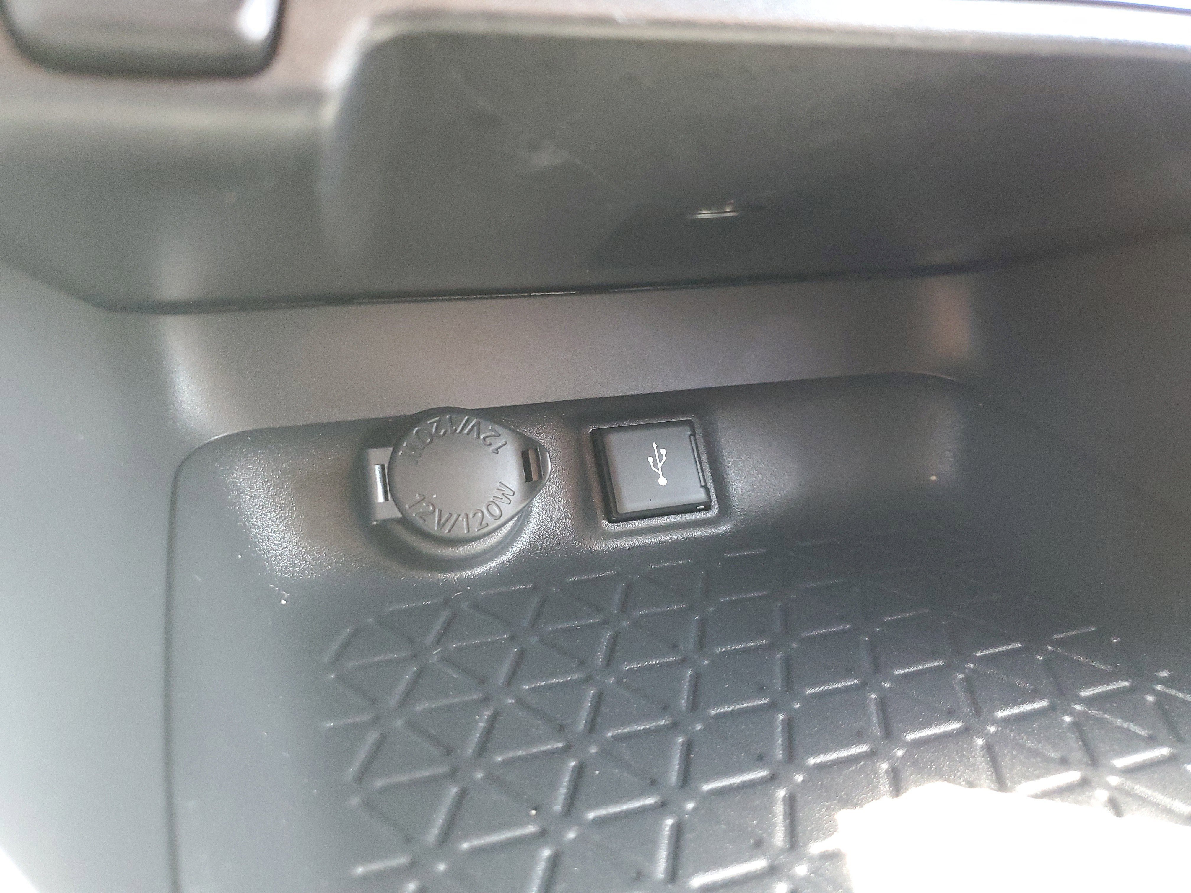 Used 2022 Toyota RAV4 LE image 21