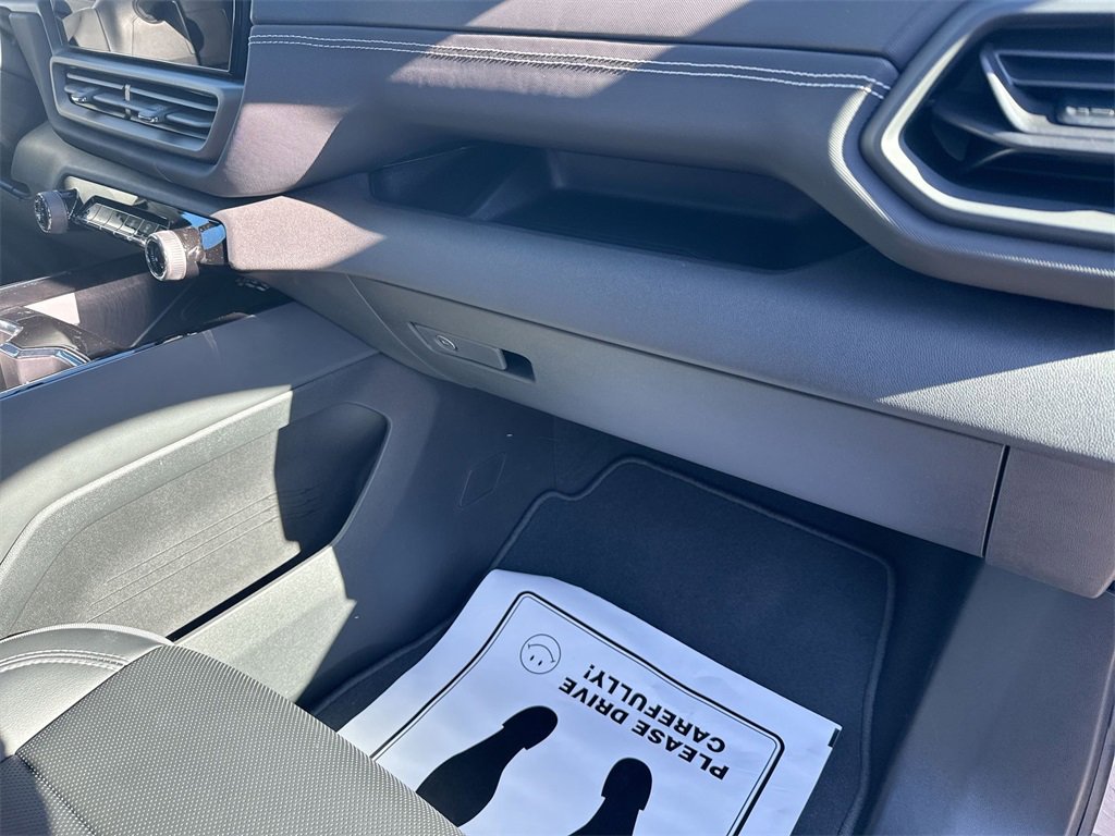 Used 2025 Chevrolet Silverado EV LT image 33