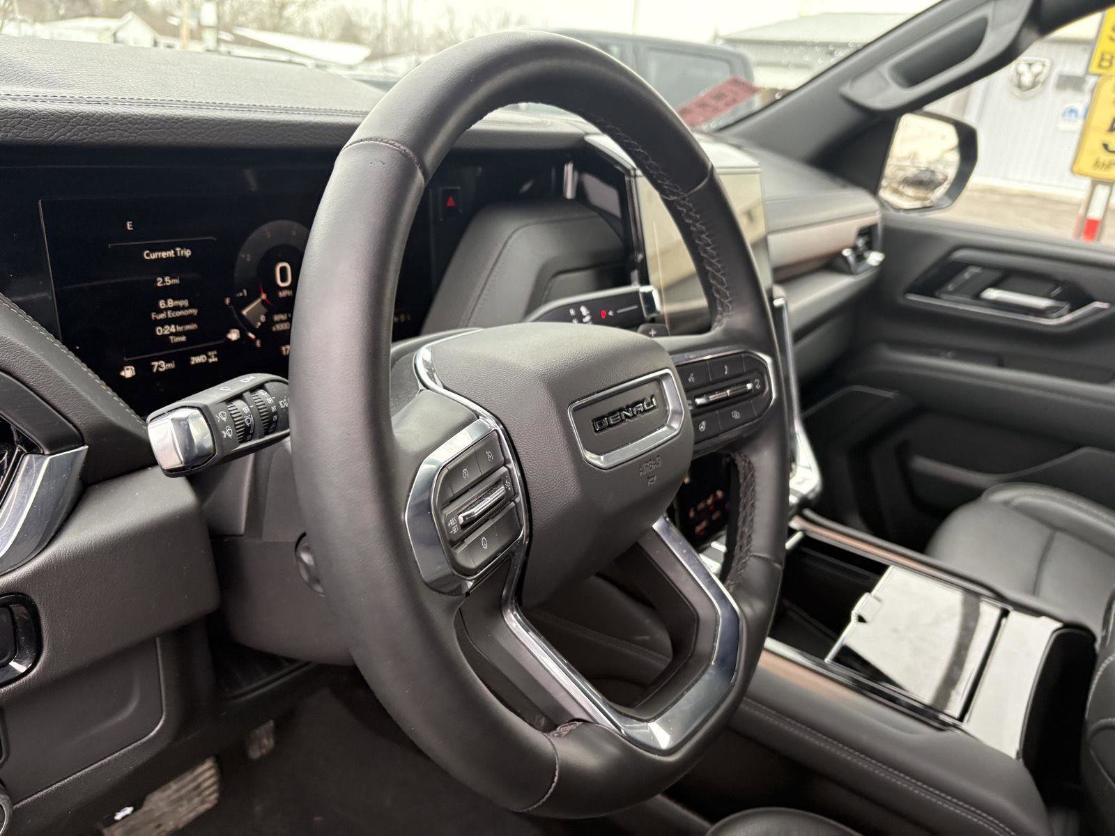 Used 2025 GMC Yukon Denali image 8