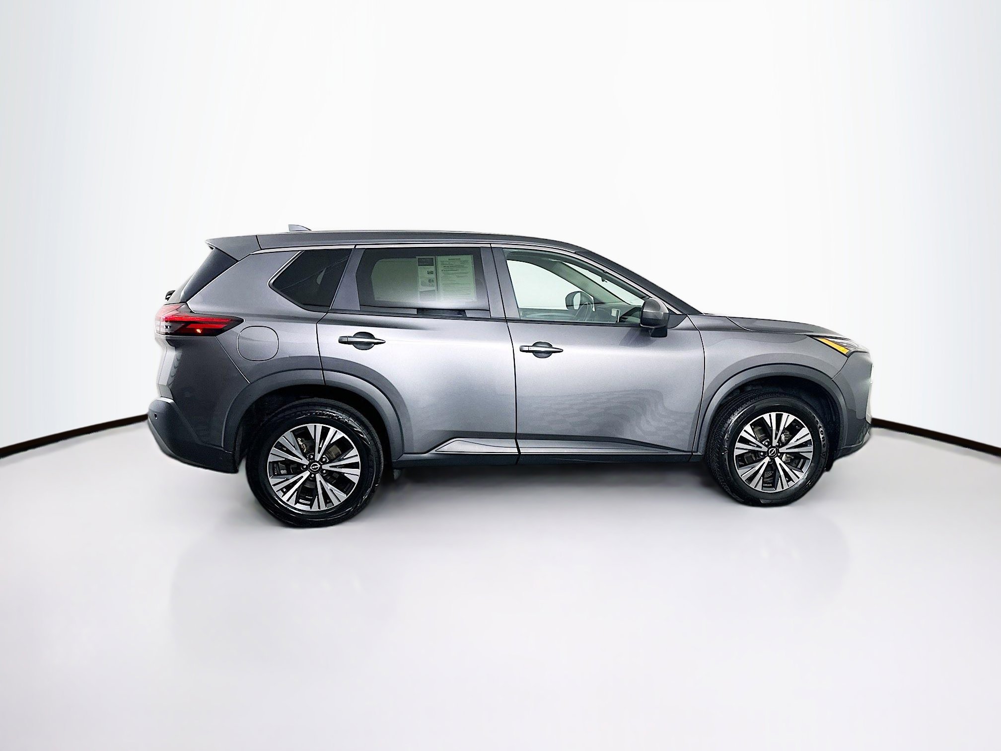 Used 2023 Nissan Rogue SV image 10