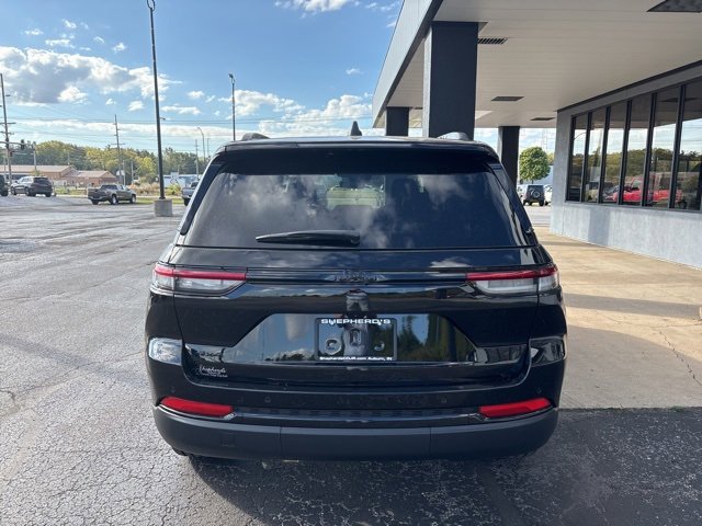 New 2025 Jeep Grand Cherokee Altitude image 7