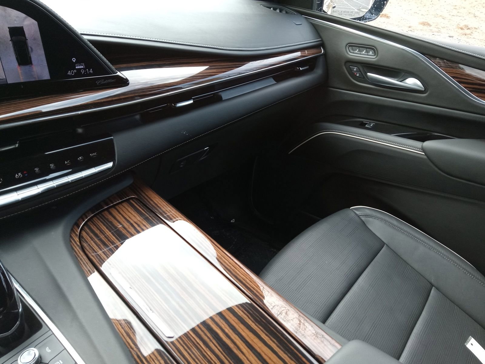 Used 2024 Cadillac Escalade Premium Luxury w/ Performance Package image 20