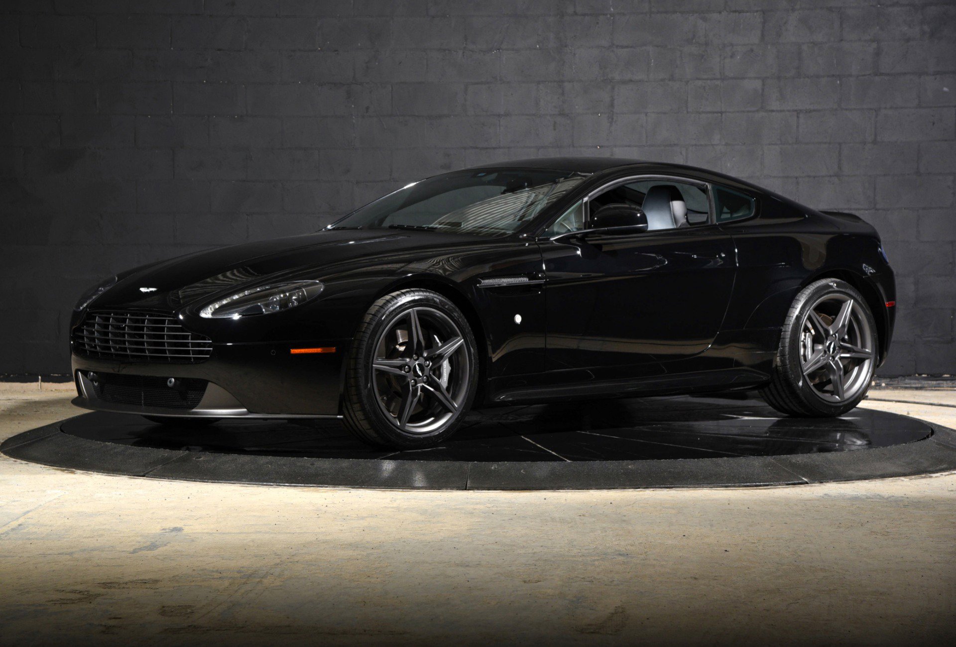 Used 2015 Aston Martin V8 Vantage GT image 4