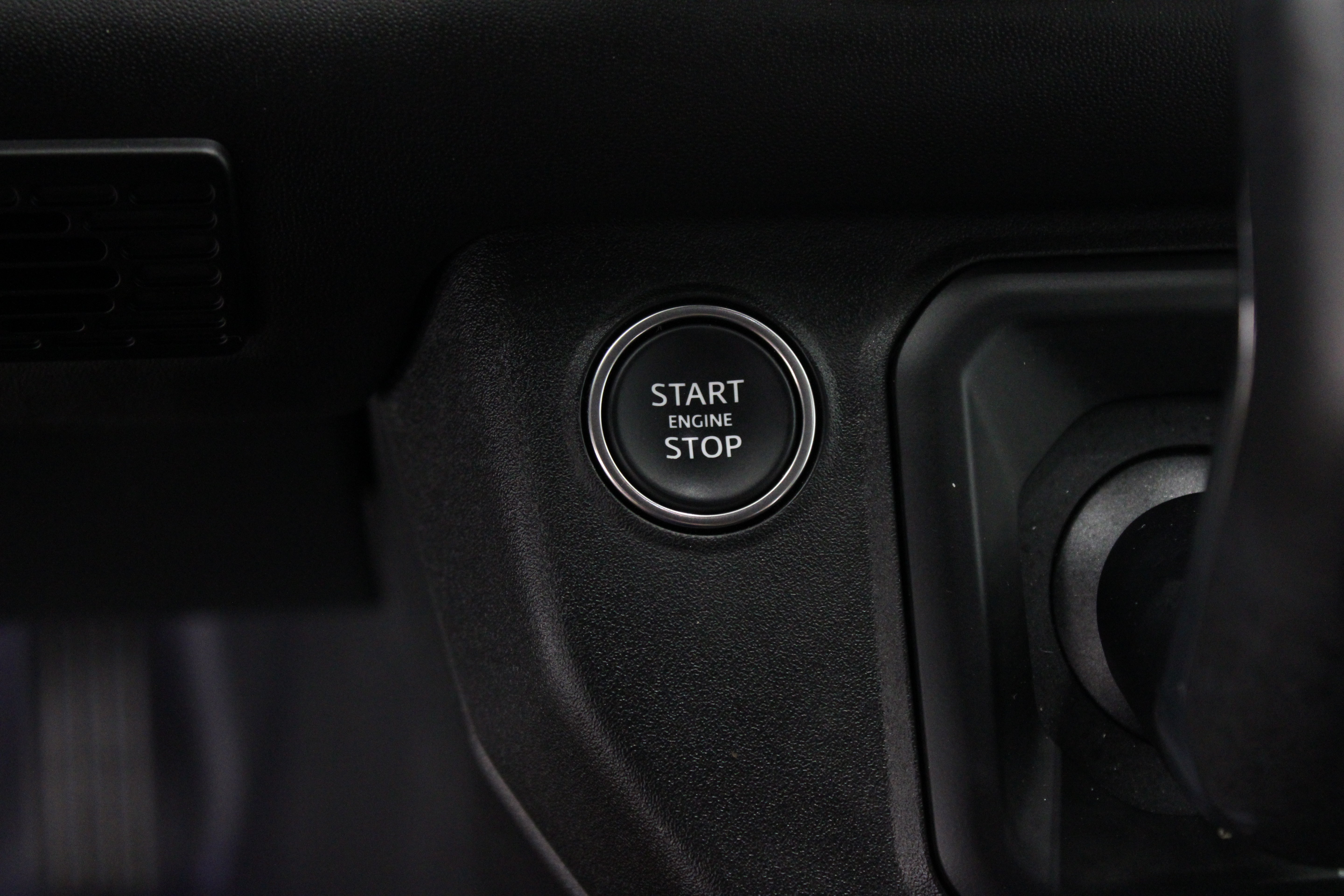Used 2025 Land Rover Defender 130 Outbound AWD/4WD image 18