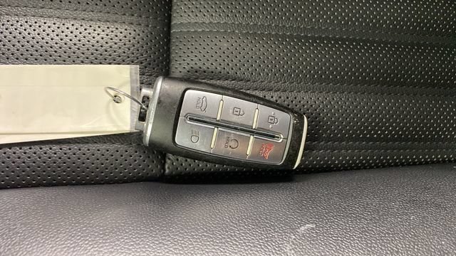 Used 2022 Genesis G70 2.0T w/ Prestige Package AWD/4WD image 31