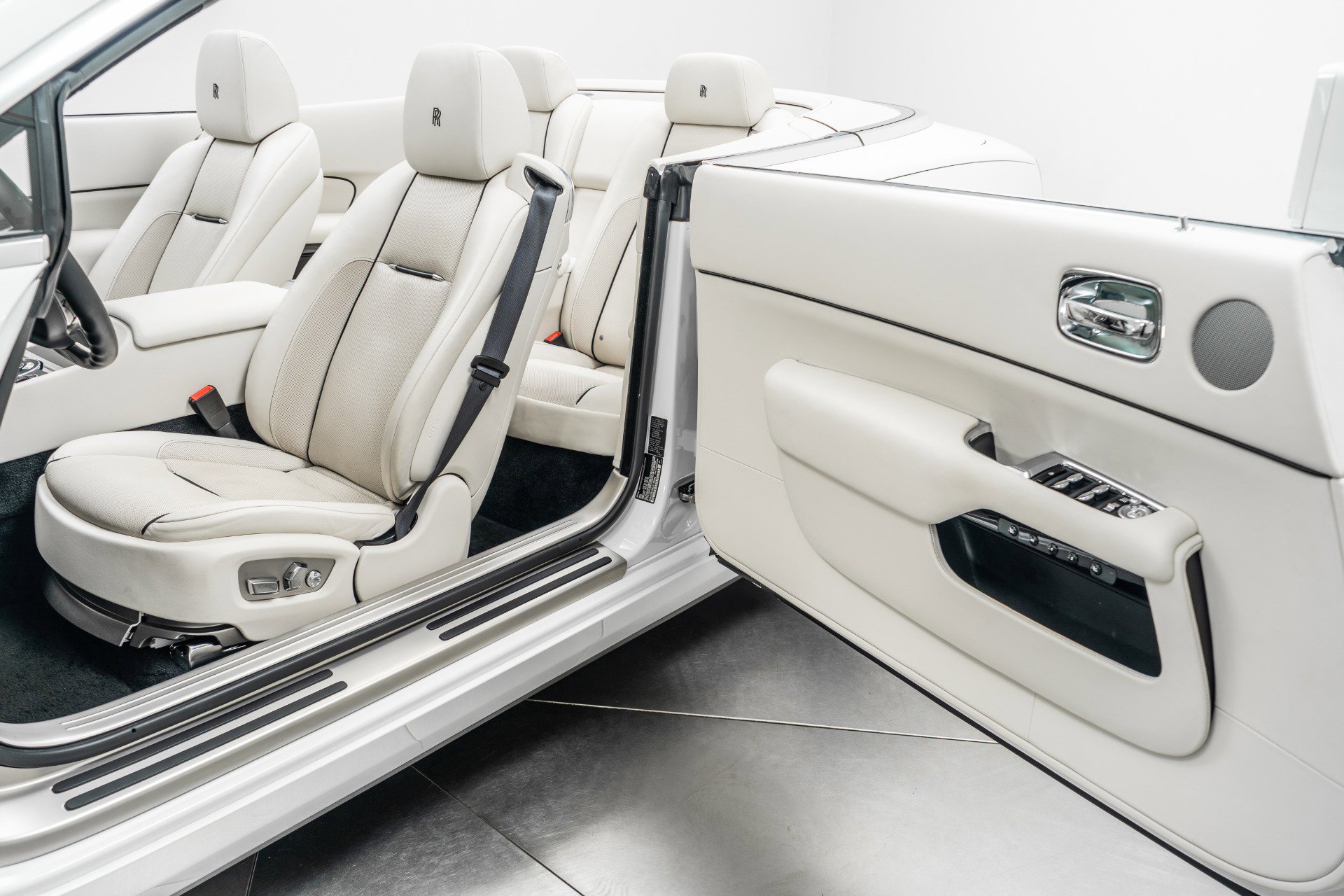 Used 2020 Rolls-Royce Dawn RWD image 22