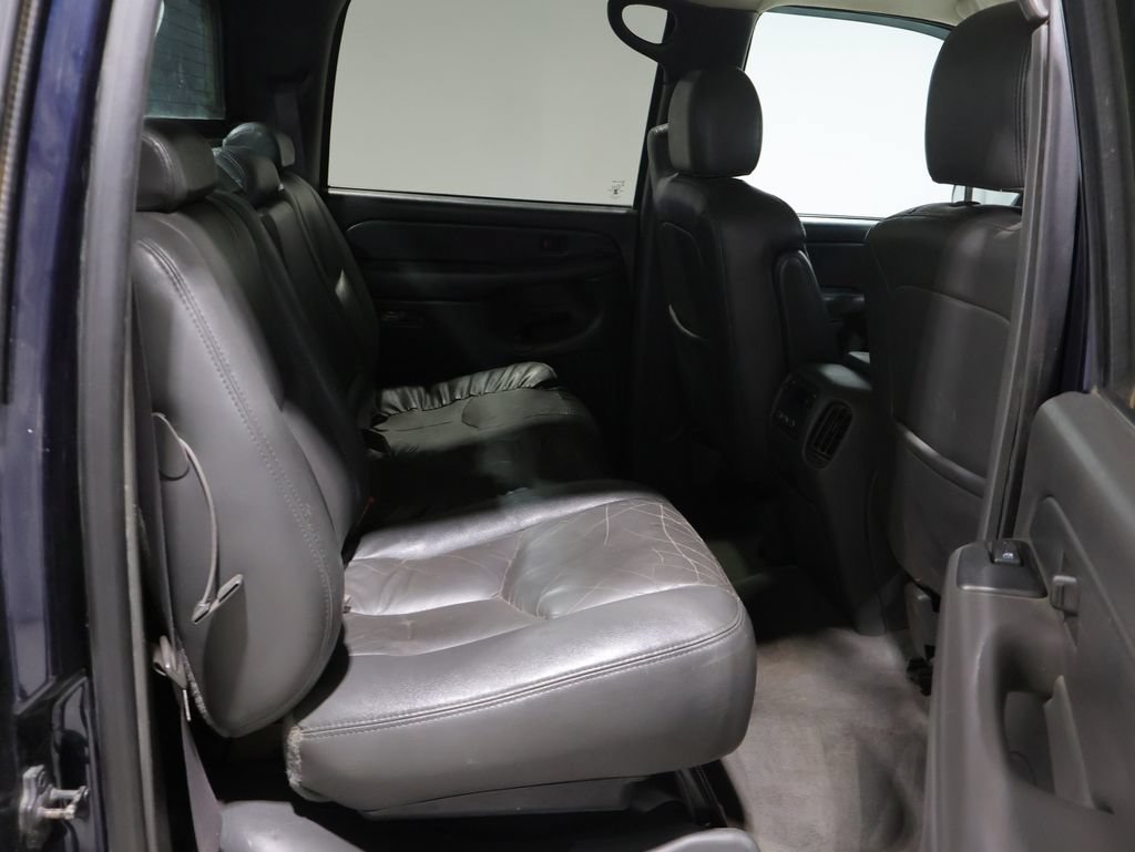 Used 2004 Chevrolet Avalanche 4x4 w/ Preferred Equipment Group image 12