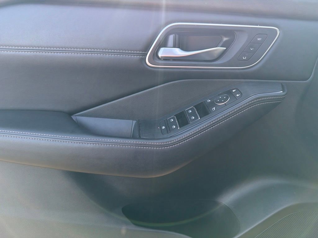 Used 2023 Nissan Rogue Platinum w/ Platinum Premium Package image 12