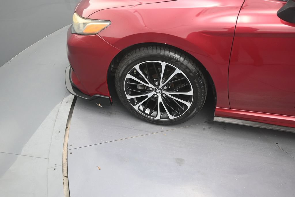 Used 2018 Toyota Camry SE FWD image 9