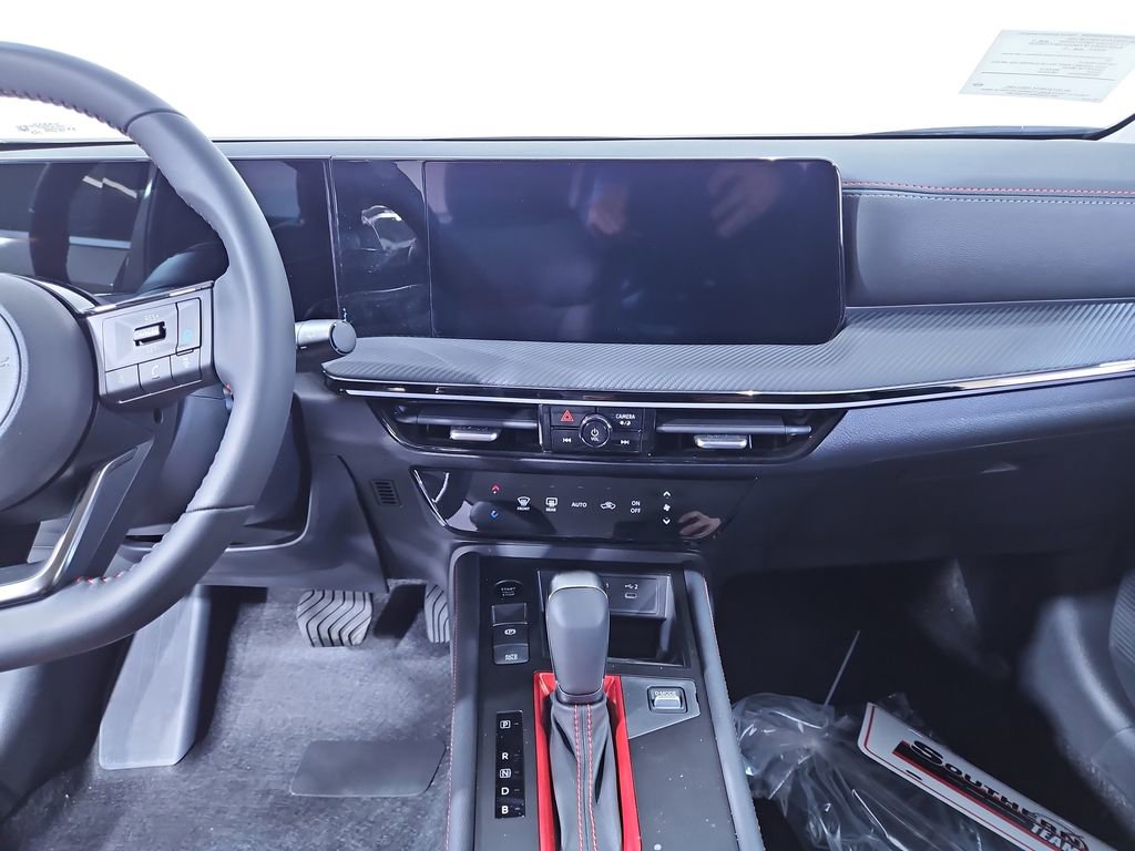 New 2025 Nissan Kicks SR image 17