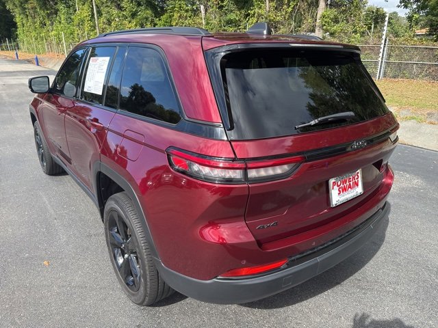 Used 2023 Jeep Grand Cherokee Altitude image 3