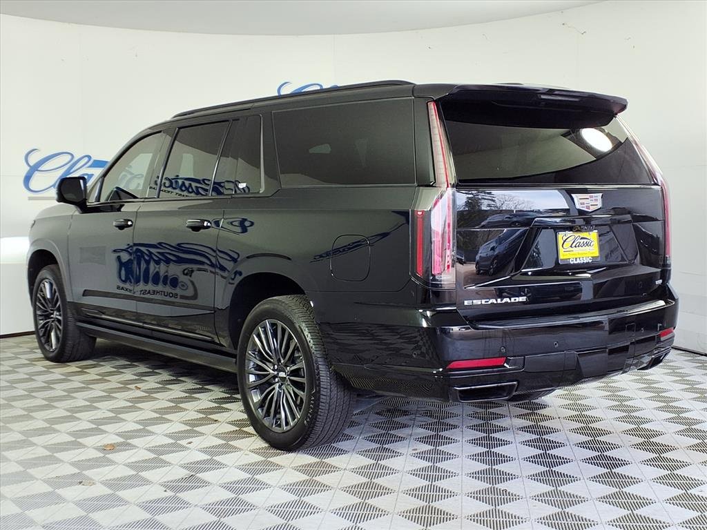 Used 2025 Cadillac Escalade ESV Sport Platinum image 2