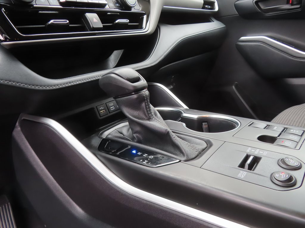 Used 2023 Toyota Highlander L image 17