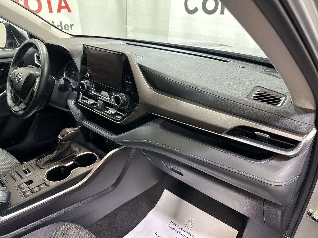 Used 2024 Toyota Highlander LE image 13