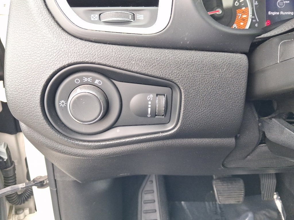 Used 2020 Jeep Renegade Sport w/ Sport Appearance Group AWD/4WD image 16