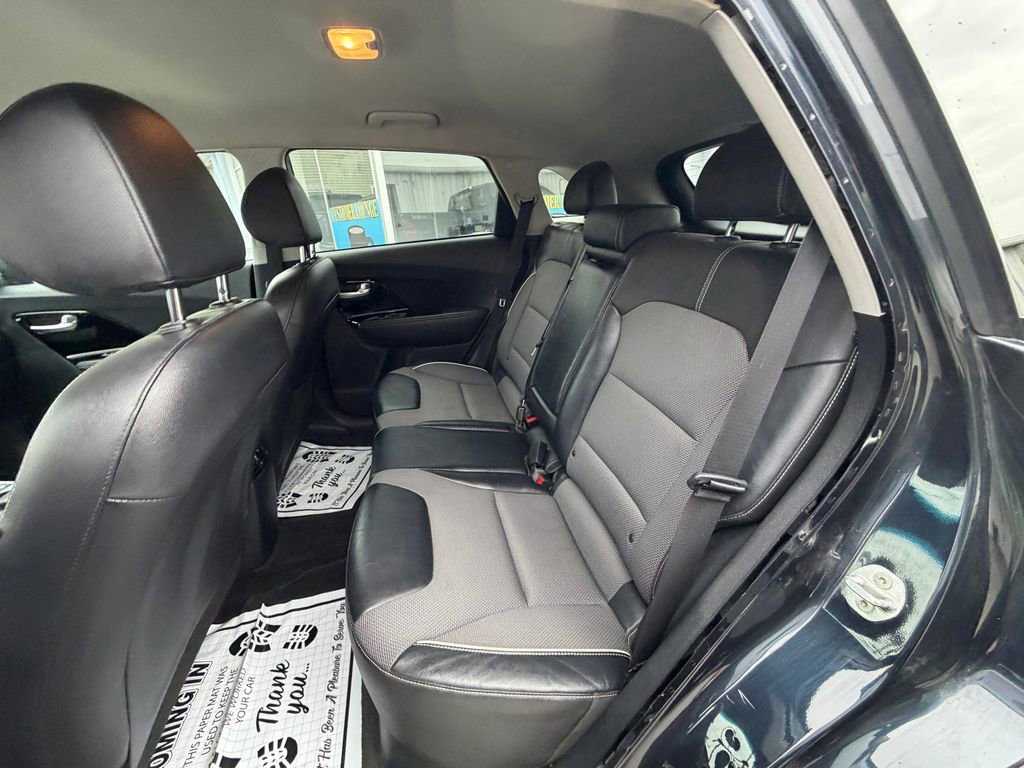 Used 2022 Kia Niro EX w/ Cold Weather Package FWD image 10