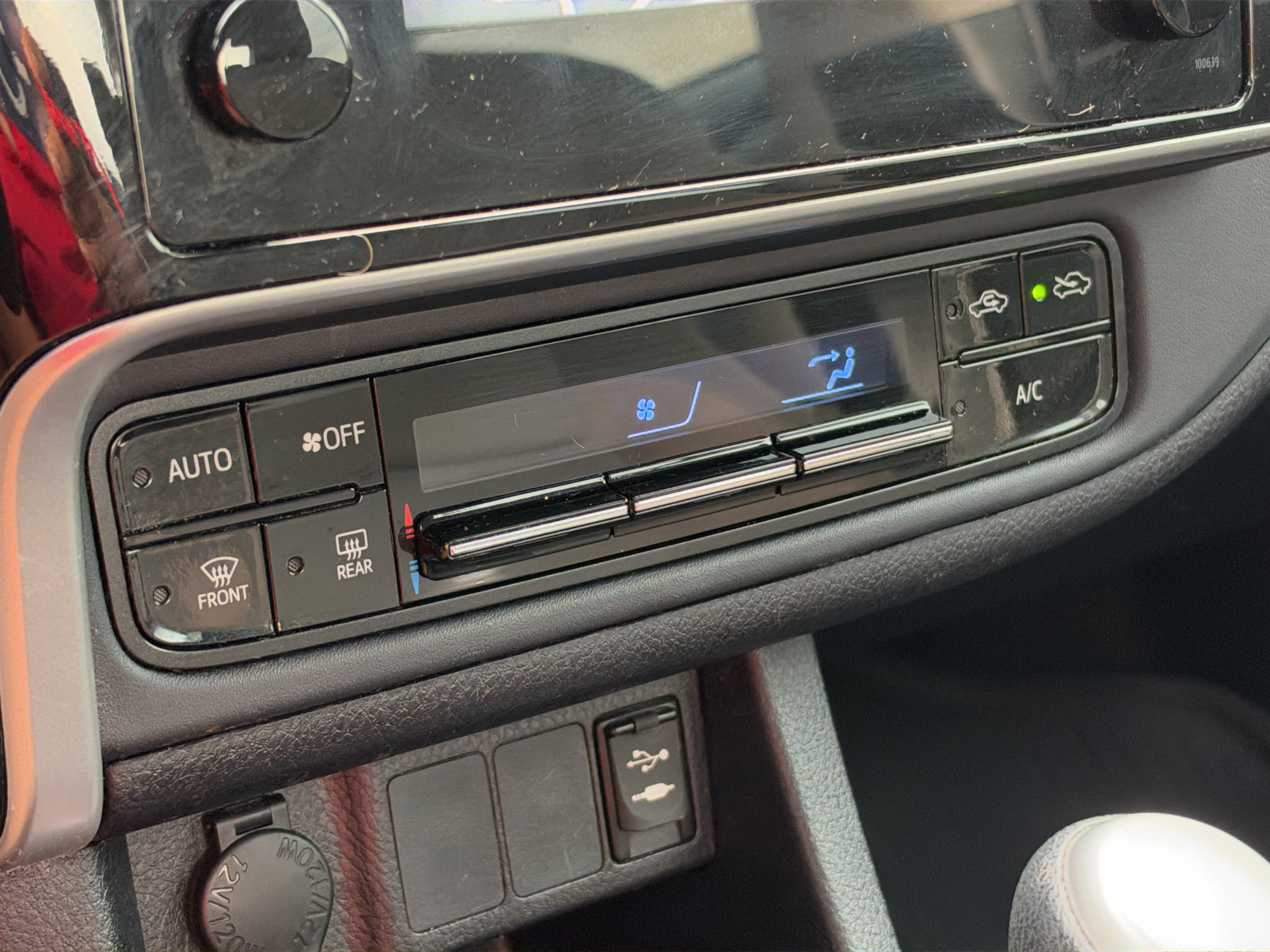 Used 2017 Toyota Corolla LE FWD image 22