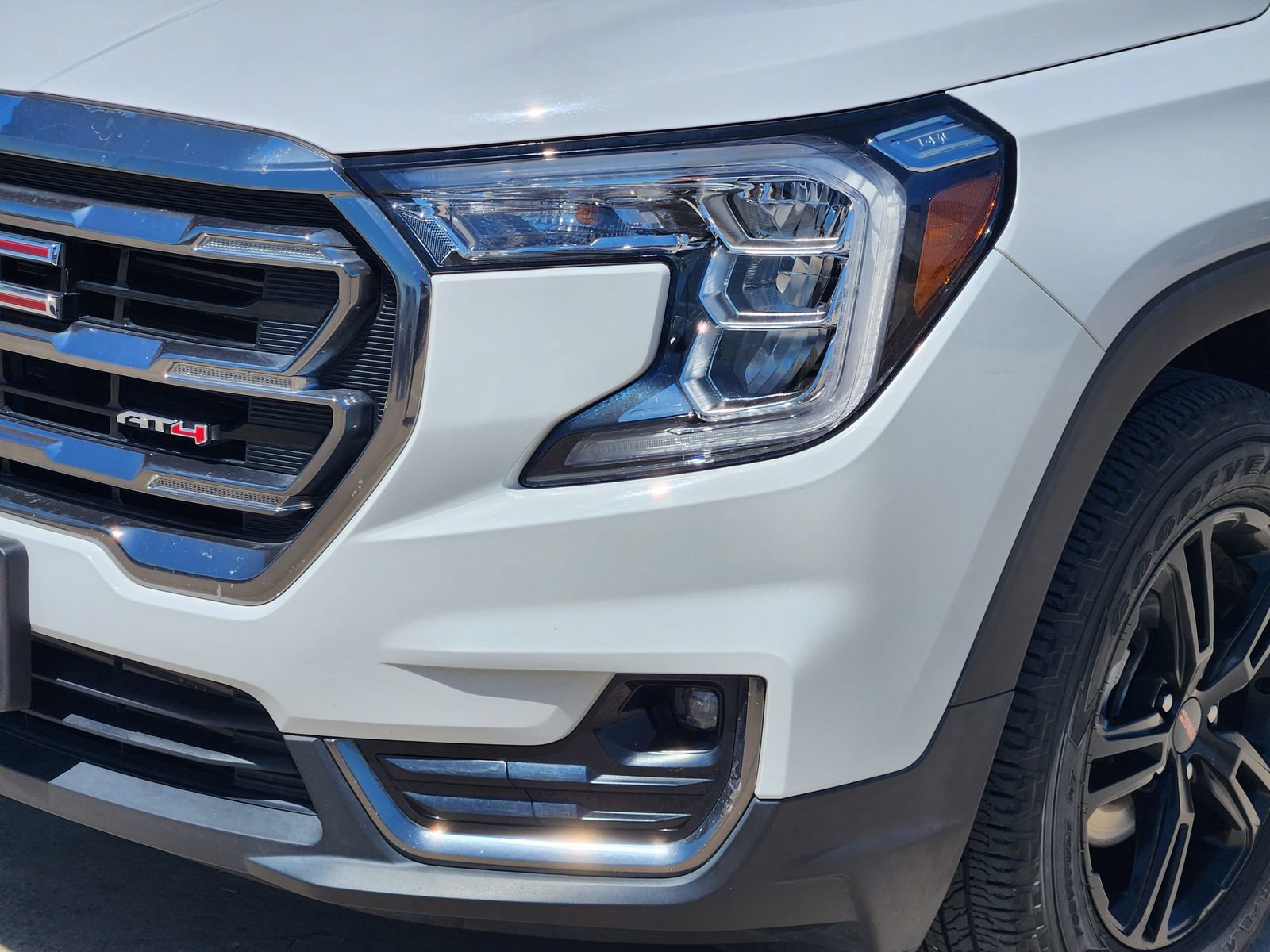 Used 2023 GMC Terrain AT4 AWD/4WD image 9