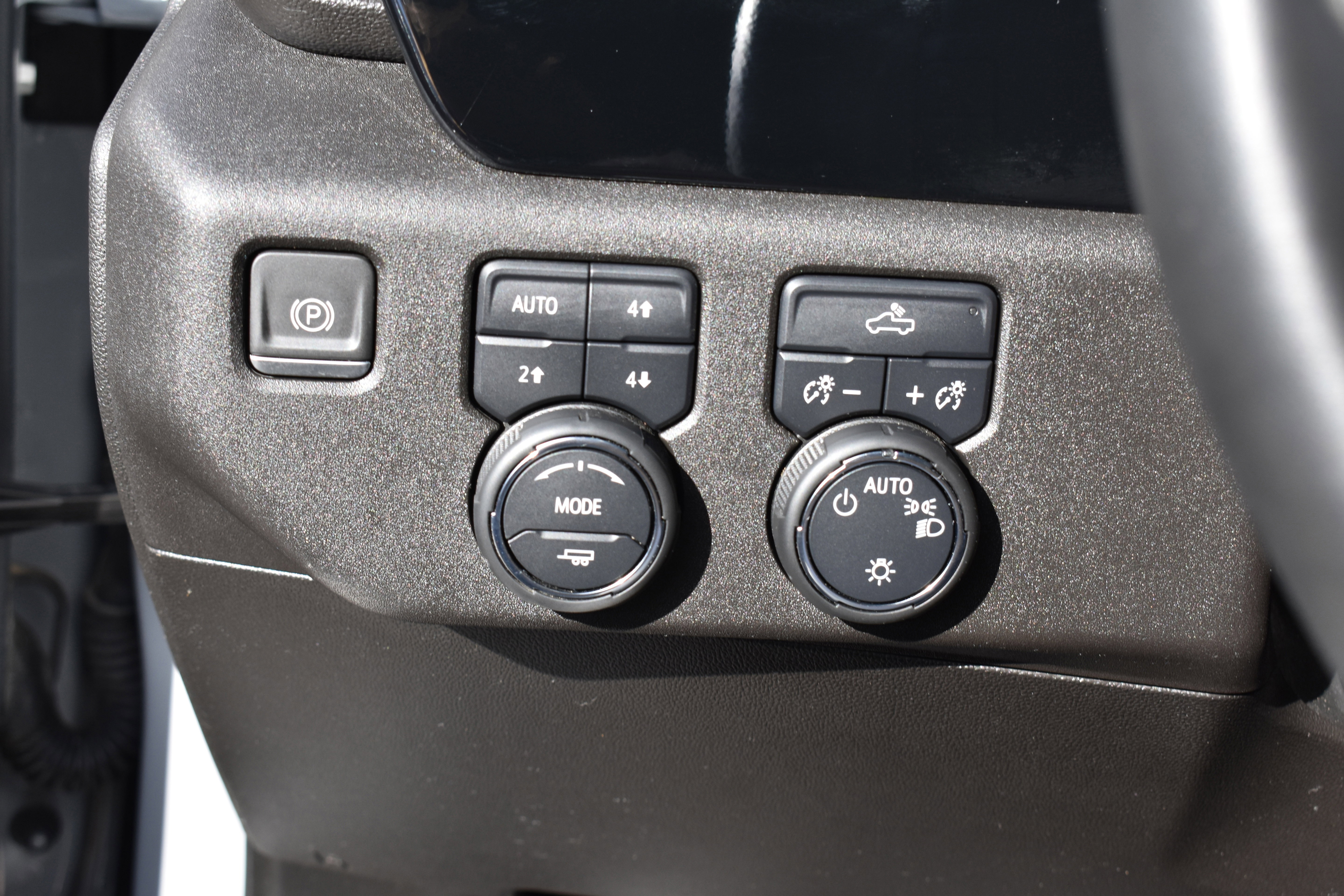 Used 2024 Chevrolet Silverado 1500 LT w/ Z71 Off-Road Package image 16