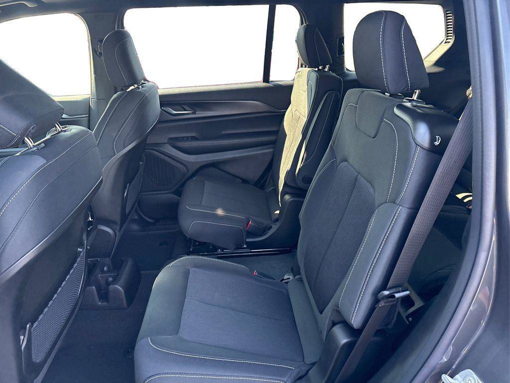 New 2026 Jeep Grand Cherokee L 4WD image 10